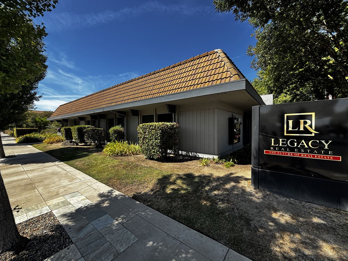 House Junkies Inc. office at 801 West Main Street, Visalia